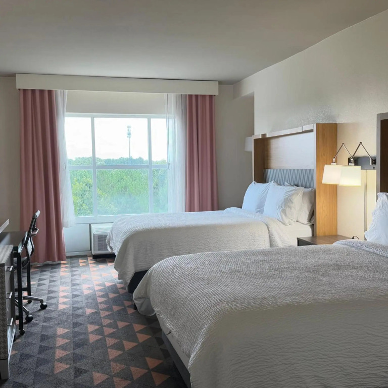 Holiday Inn & Suites - Fayetteville W-Fort Bragg Area by IHG
