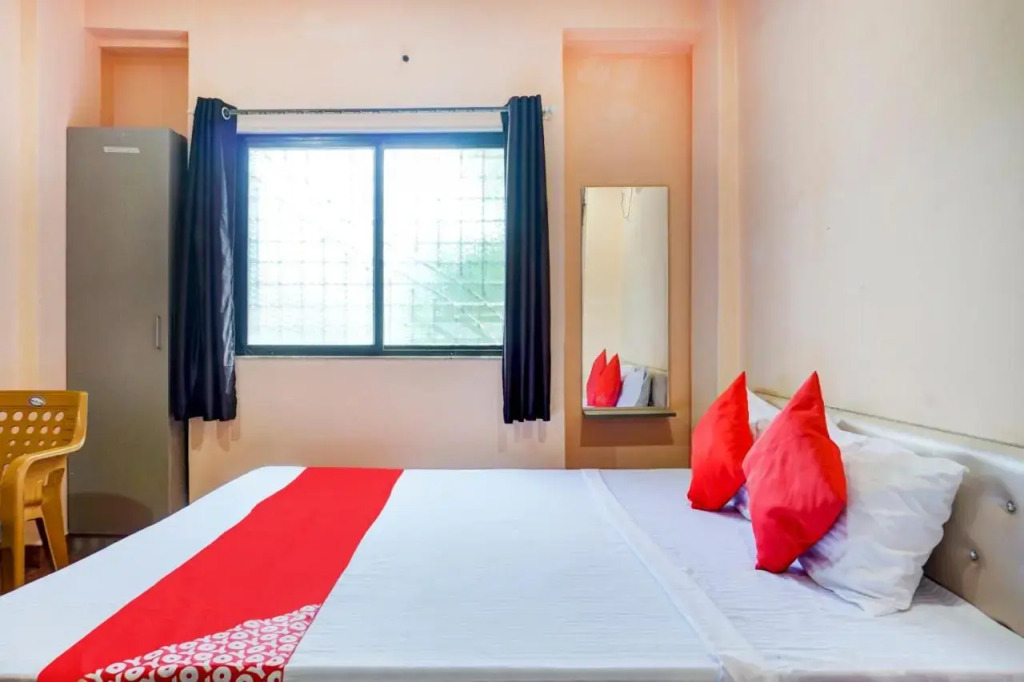OYO 81205 Hotel Manikyaa