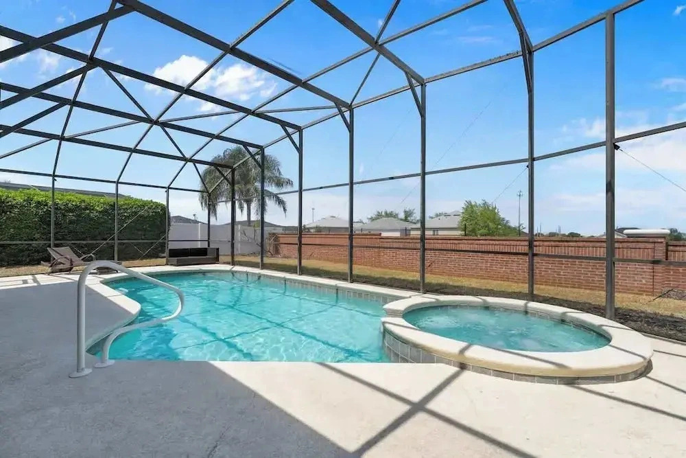 Make Memories in This 6 Bedroom With Private Pool