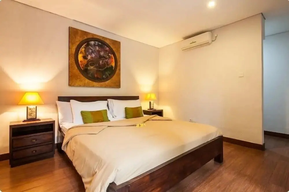SMV - garden - 8-BR · 8BR Garden Villa Walk to Beach and Shops Legian