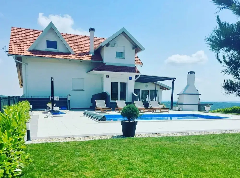 Villa Cerina - Three Bedorom Villa with Outdoor Swimming Pool