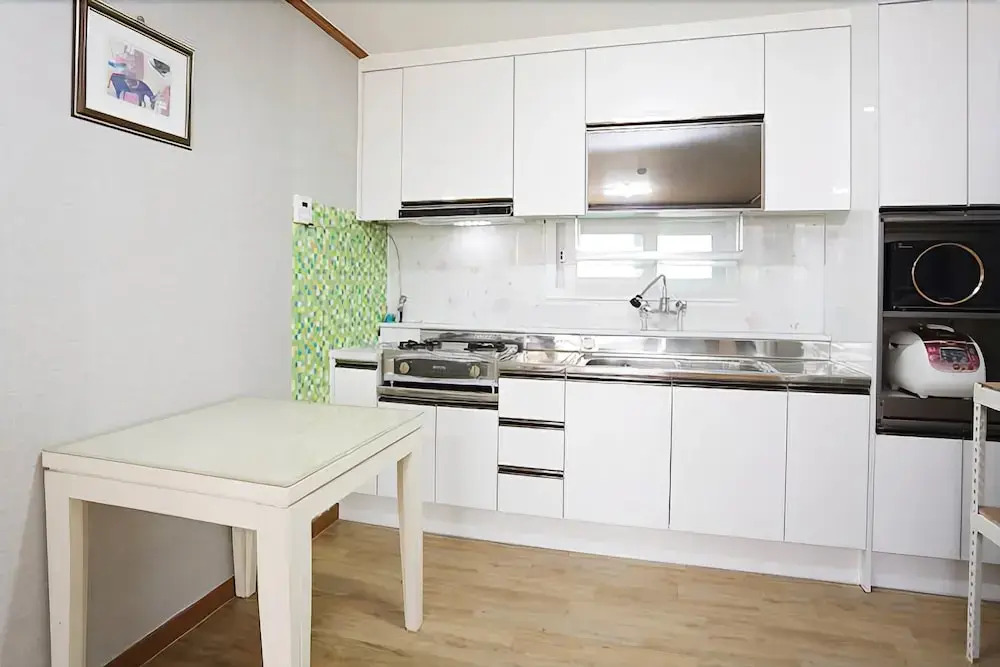 Anmyeondo Beach White House Pension