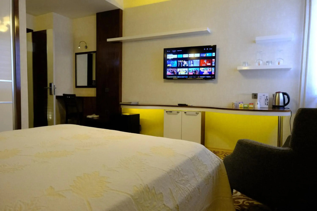 Esin Hotel
