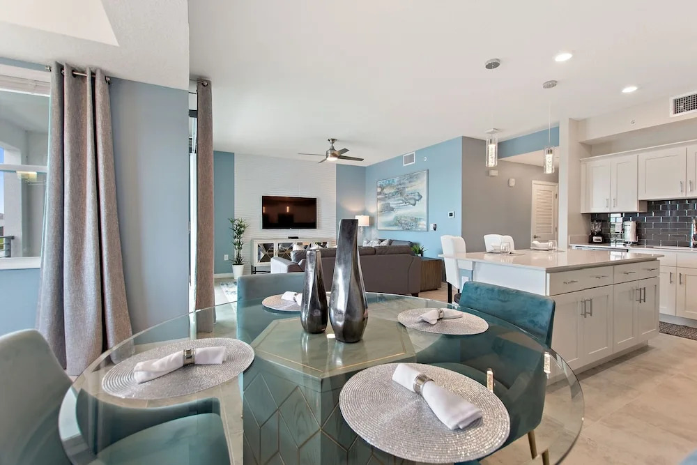 Decadent Penguin - Storey Lake by Shine Villas 704 apts