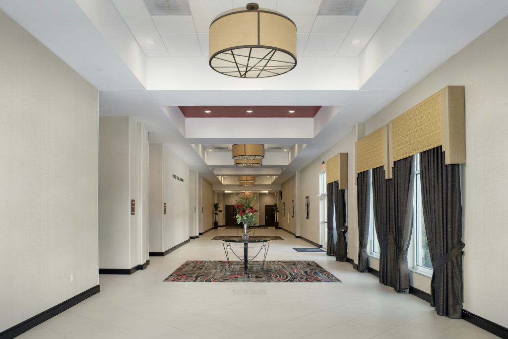 Отель Embassy Suites by Hilton Birmingham Hoover