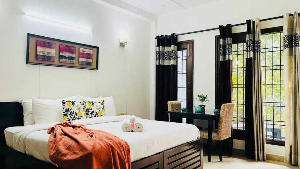 BluO Modern Studio - DLF Galleria Market