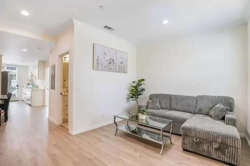 Newly Built Pasadena Retreat Parking Great Location