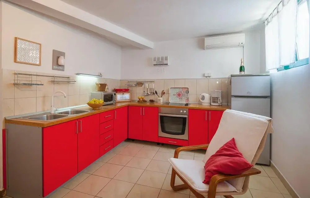 Amazing Home in Mirca with Hot Tub, WiFi & 4 Bedrooms