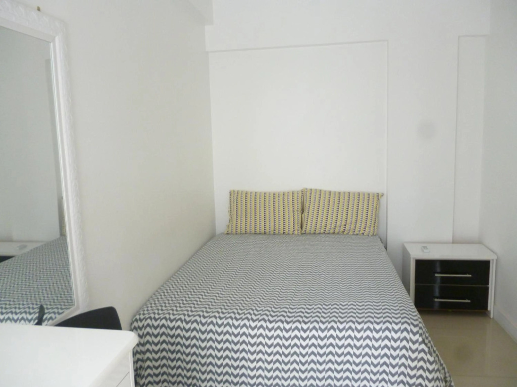 Flat no Farol da Barra 129