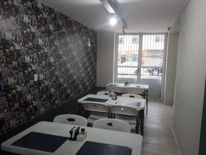 Praia dos Amores Hostel