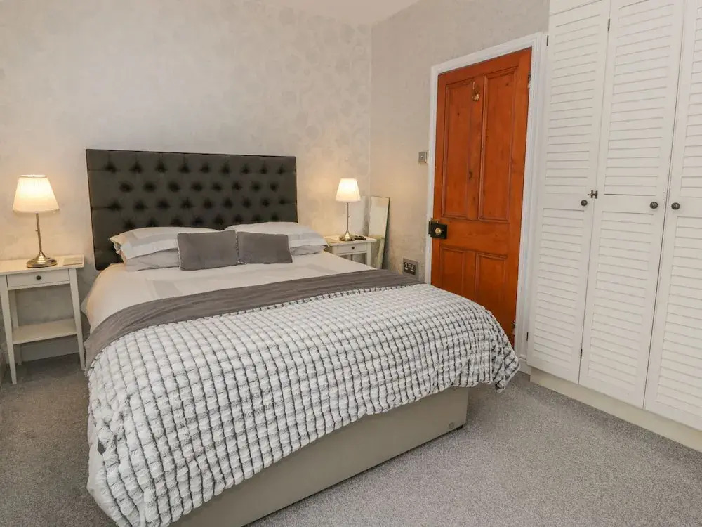 1 Sandy Lane, Chester