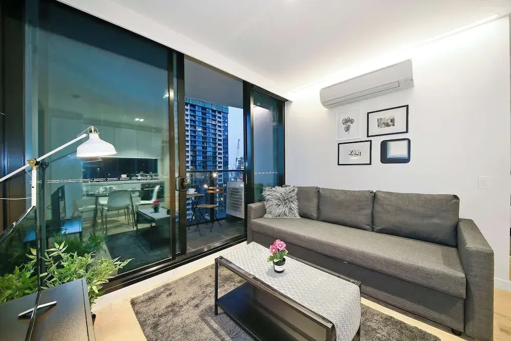 Trendy Melbourne 2 Bedroom Apartment by BnB Pro