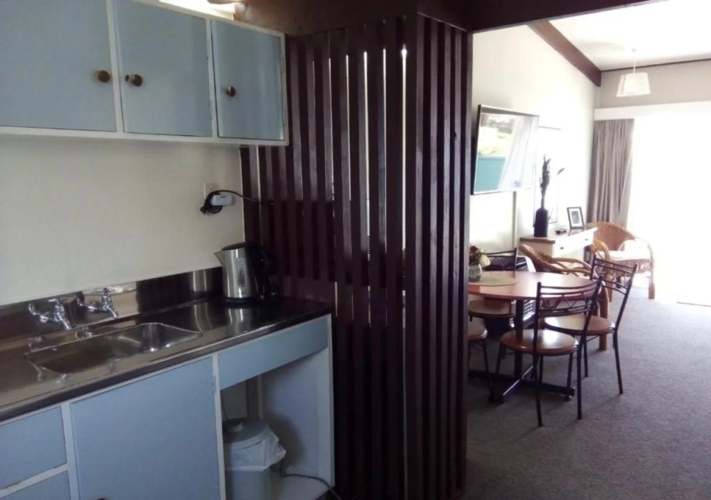 Redwood Lodge Motel