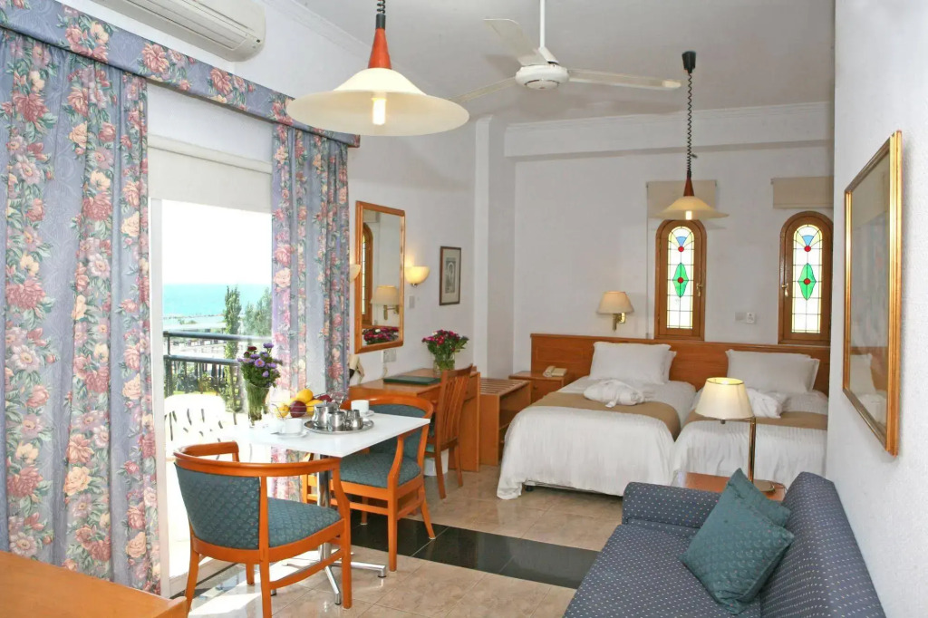 Chrielka Hotel
