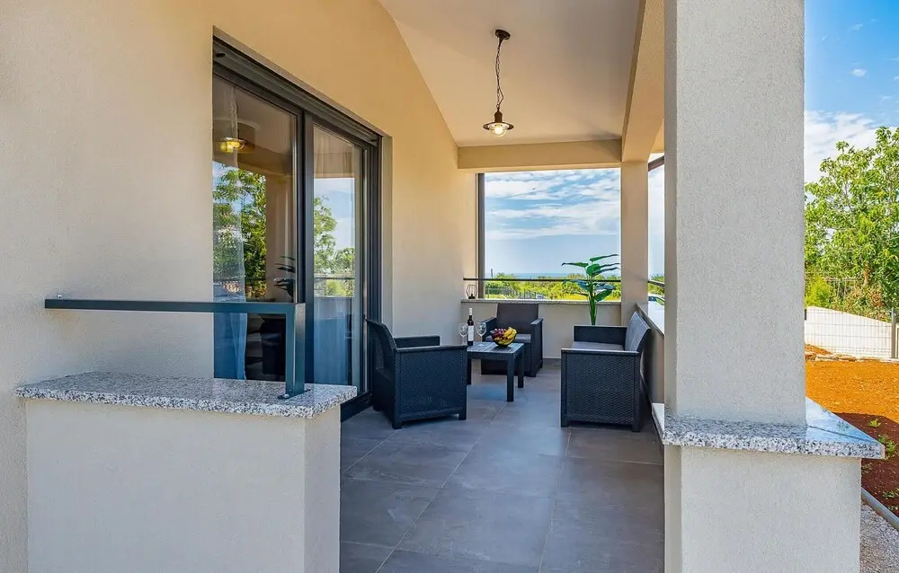Awesome Home in Tar With Outdoor Swimming Pool, Wifi and 2 Bedrooms