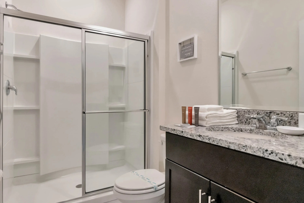 7 Bedrooms 5 Bathrooms Solterra 7599 Ol