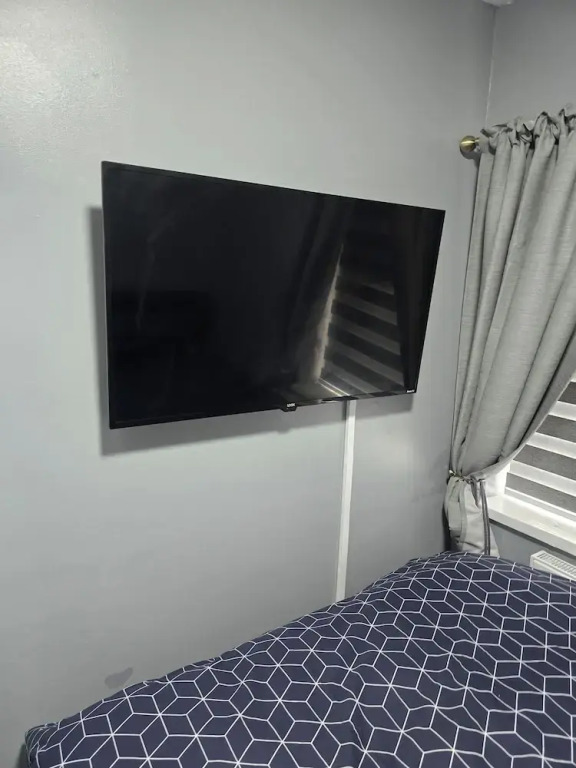 Manchester - House - Sleeps 6 - Parking - Garden