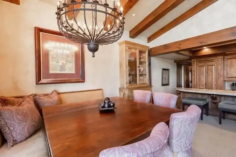 Village Center 5h 3 Bedroom Condo