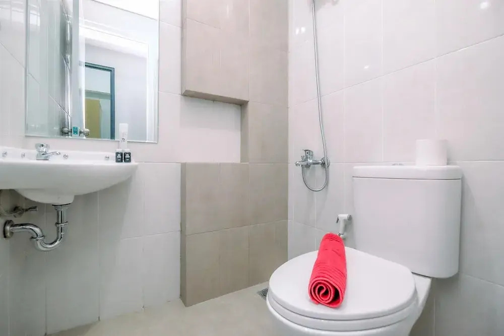 Well Furnished And Comfy 2Br At Royal Heights Apartment