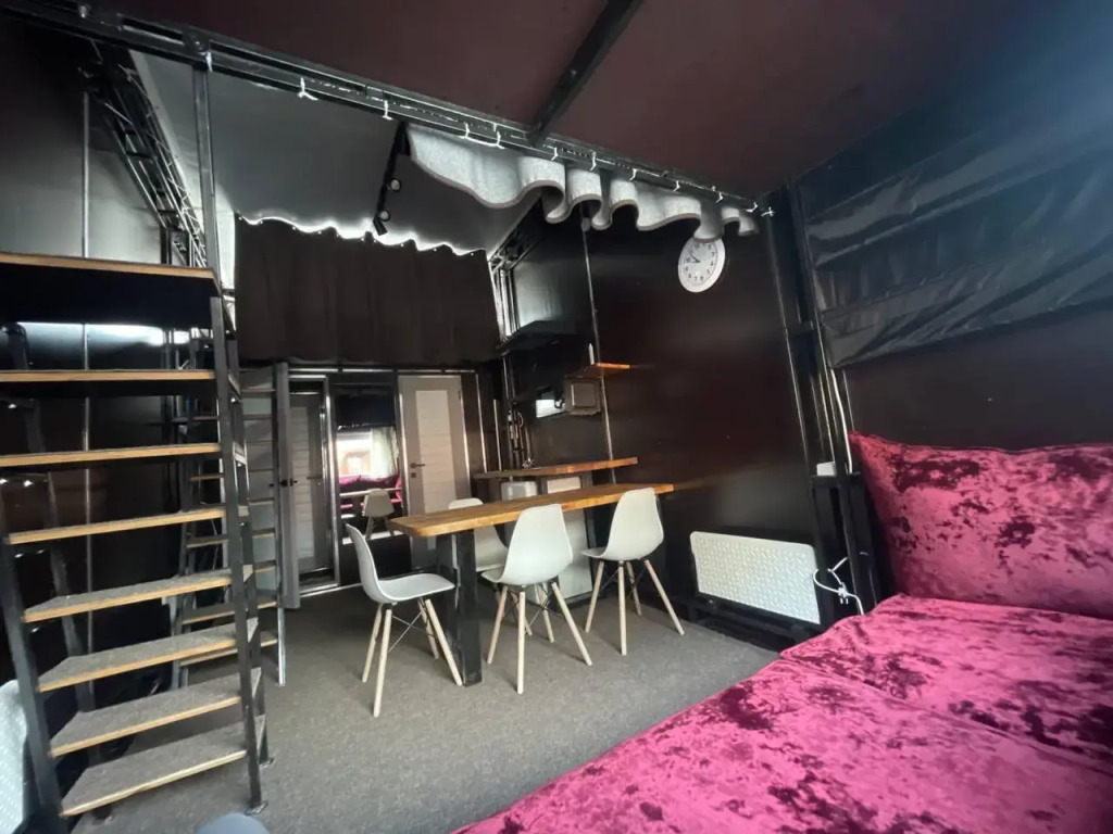 Lastochka Hotel