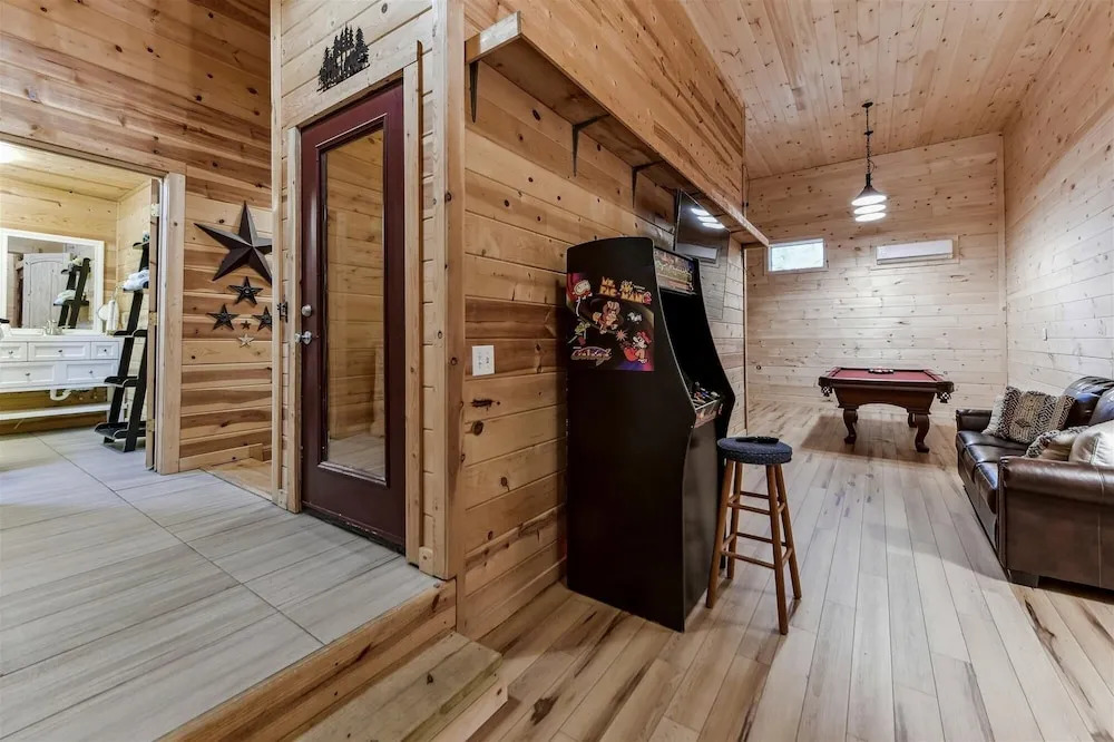 Powdermill Hill Cabin 3 Bedroom Cabin by RedAwning