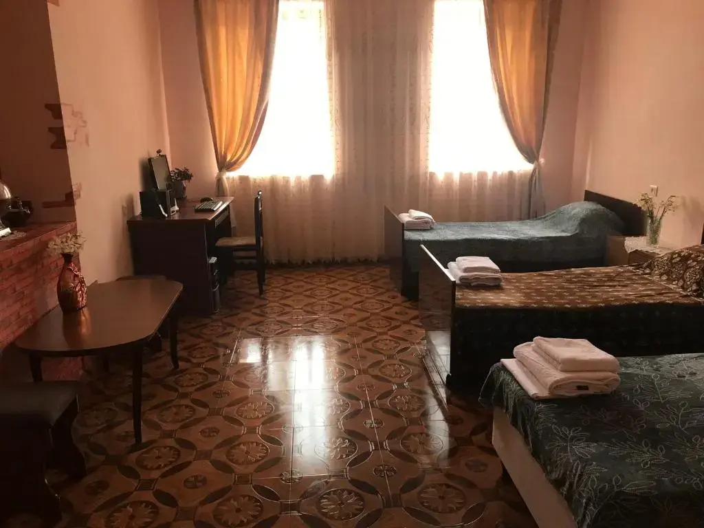 B&B Galstyan 44
