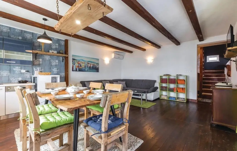 Beautiful Home in Dramalj With Wifi and 2 Bedrooms