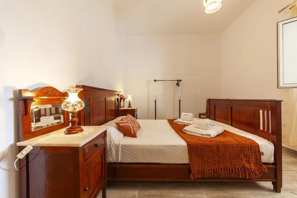 B100 - Abrotea Quaint 2 Bed Apartment in Lagos
