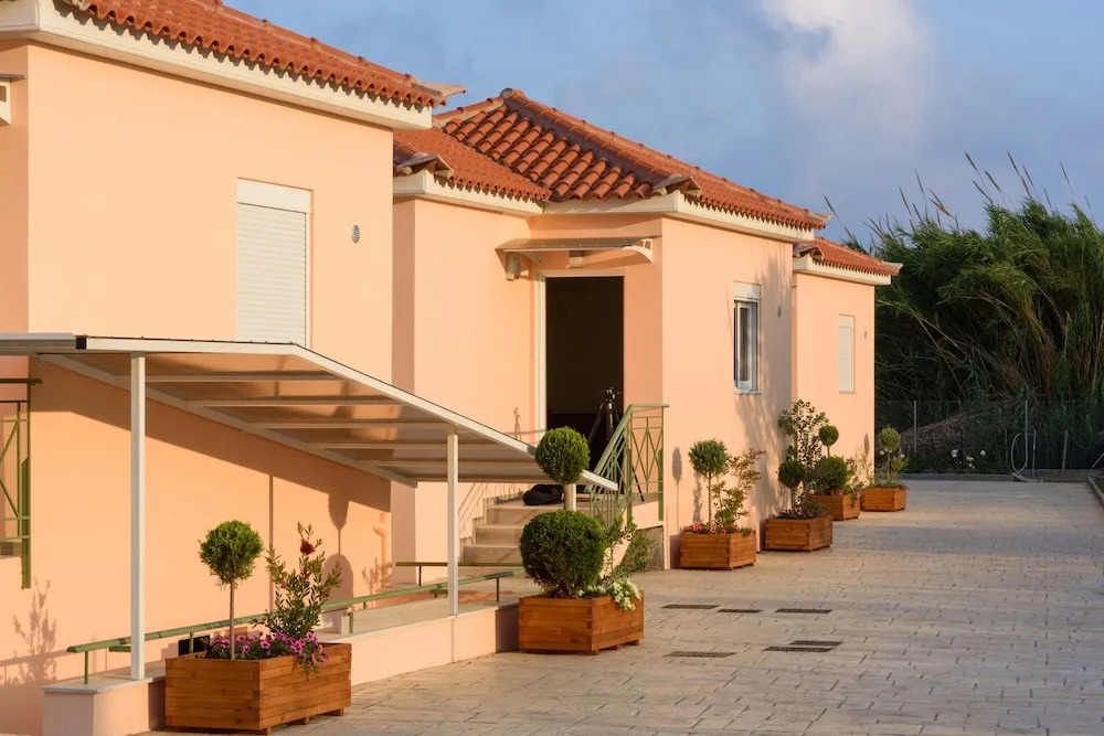 Dimitra Villa