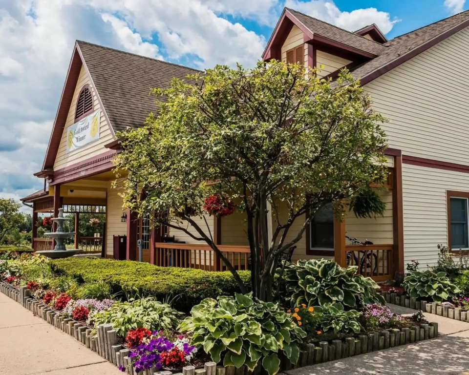 Econo Lodge & Suites Grand Rapids Airport