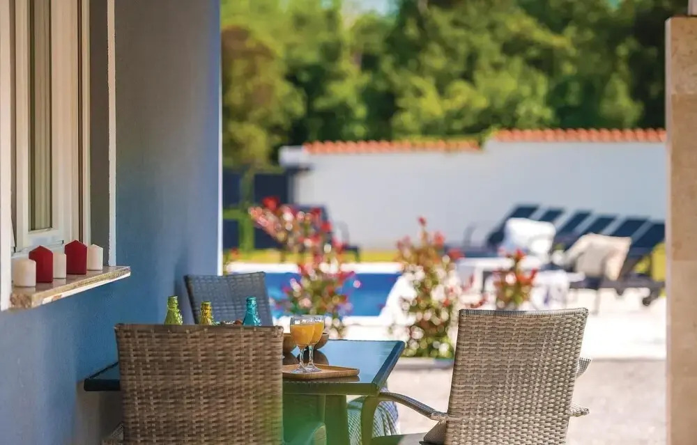 Amazing Home in Banjole With Wifi, 2 Bedrooms and Outdoor Swimming Pool