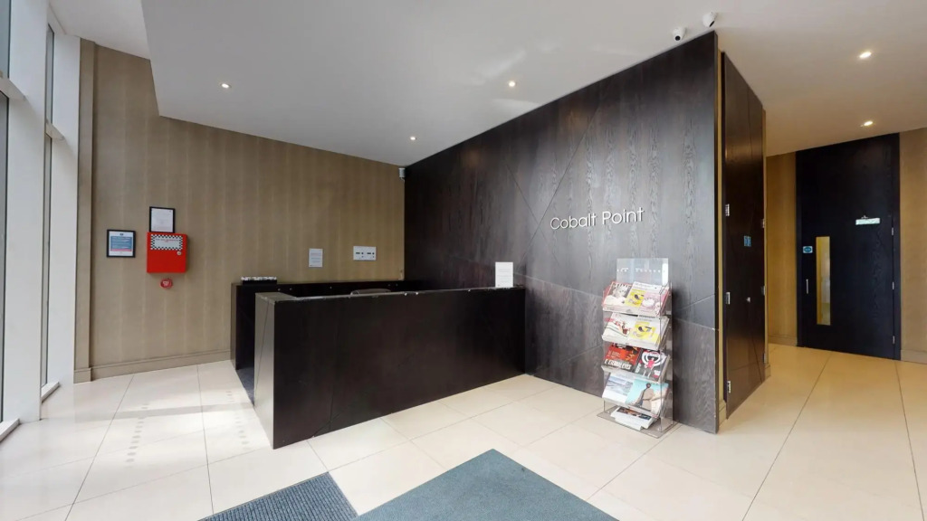 Comfy Two Bed Apartment w Balcony in Canary Wharf