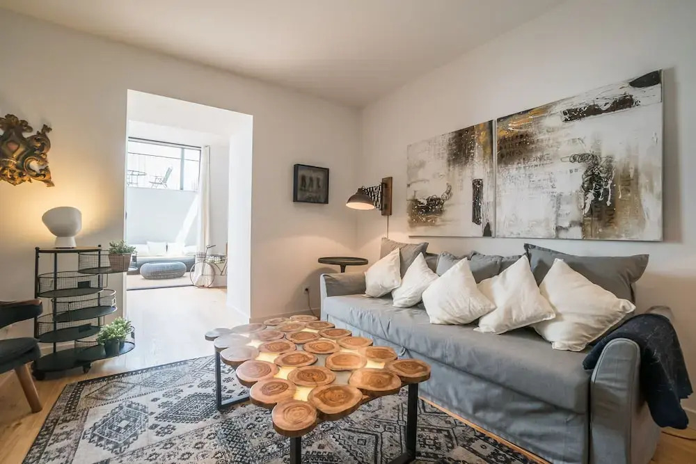 Gulbenkian 2 bedroom with Private Garden