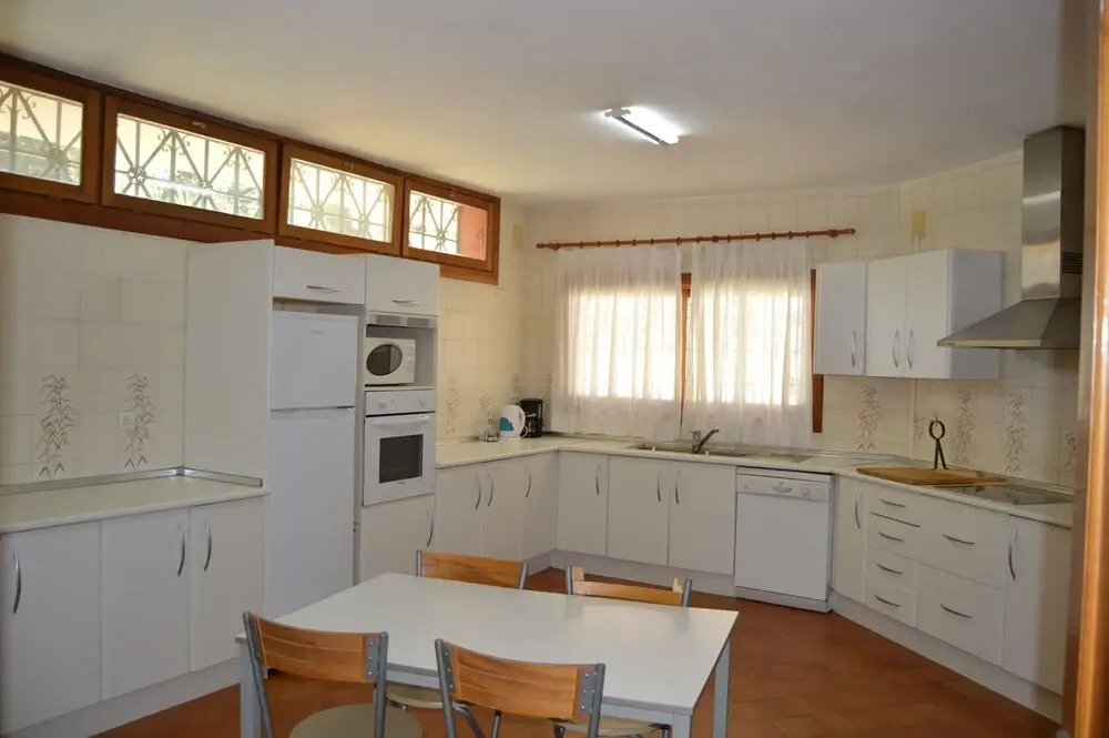 Holiday villa with 5 BR + guest apartment, swimming pool, Casino, Puerto Banus