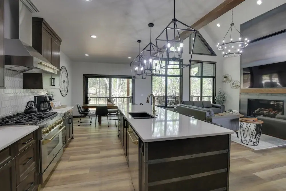 Luxurious Lead Vacation Rental w/ Private Hot Tub!