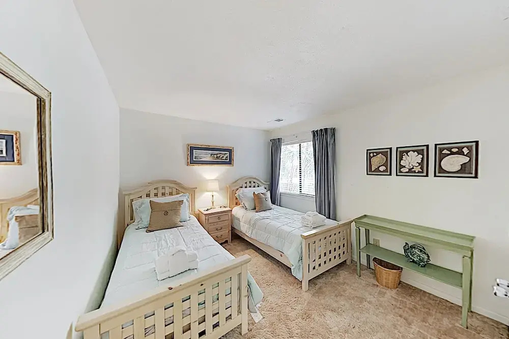 New Listing! Kiawah Hideaway - Steps To Beach 2 Bedroom Cottage