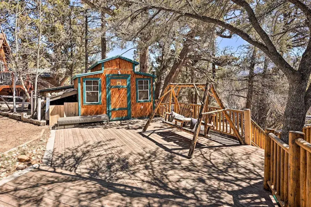 < 2 Mi to Lake: Big Bear City Cabin w/ Hot Tub!