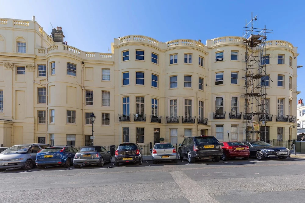 Brunswick Palace Opulent Mansion by sea