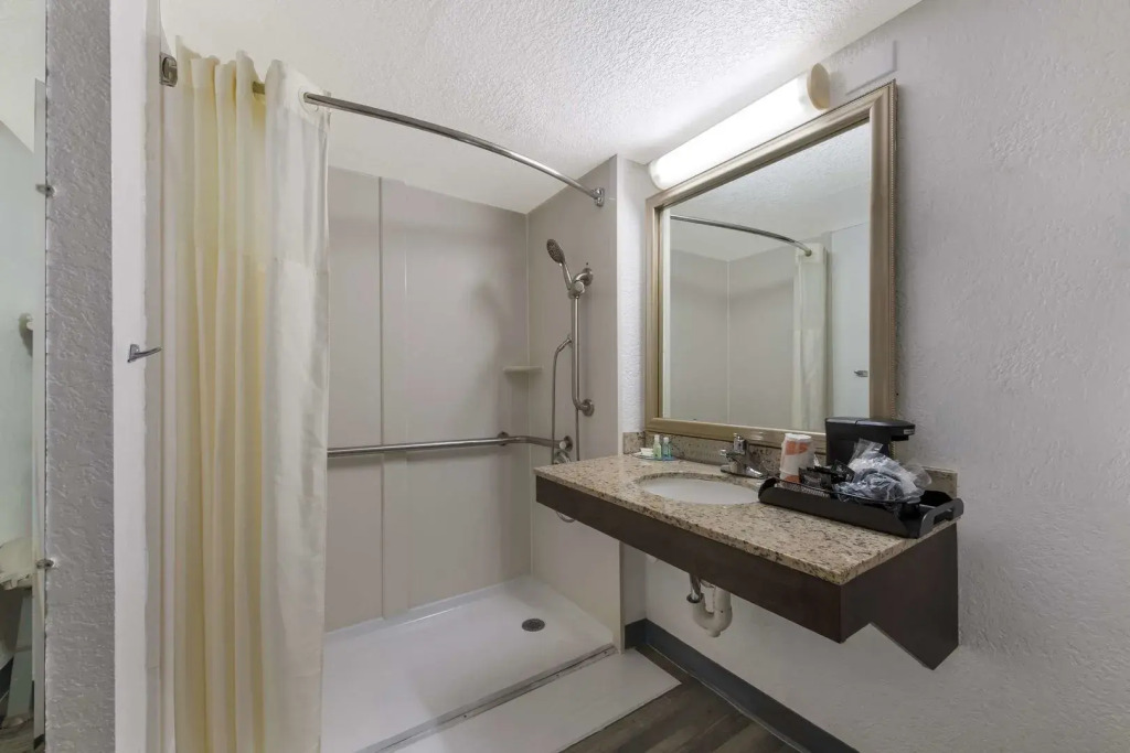 Quality Inn & Suites Airport
