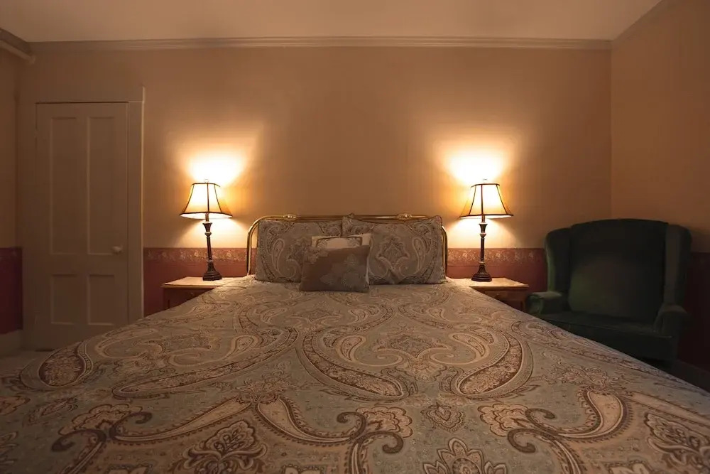 Deerfield Valley Inn - Mt Snow BnB Fireplace Rooms and Breakfast