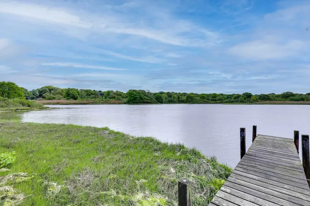 Cozy Narragansett Cottage w/ Dock & Outdoor Shower