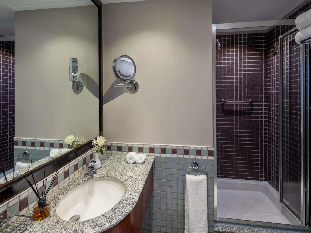 Отель Anwar Al Madinah Mövenpick