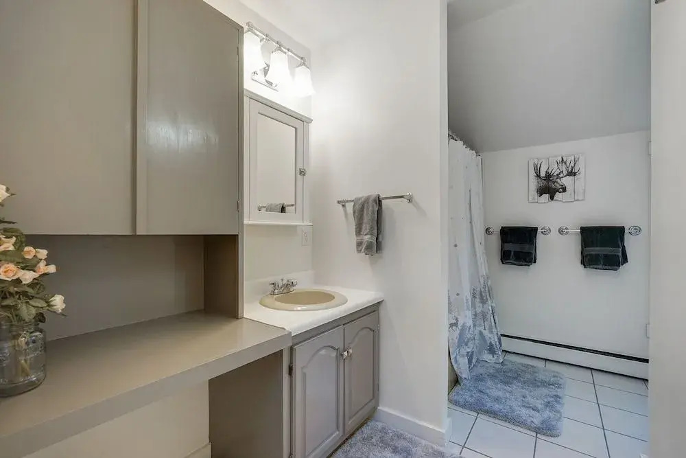 Killington Mountain Home! HotTub & 5 min to Skiing! 3 Bedroom Home by RedAwning