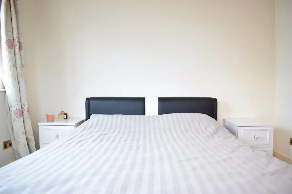 1 Bedroom Flat With River Views