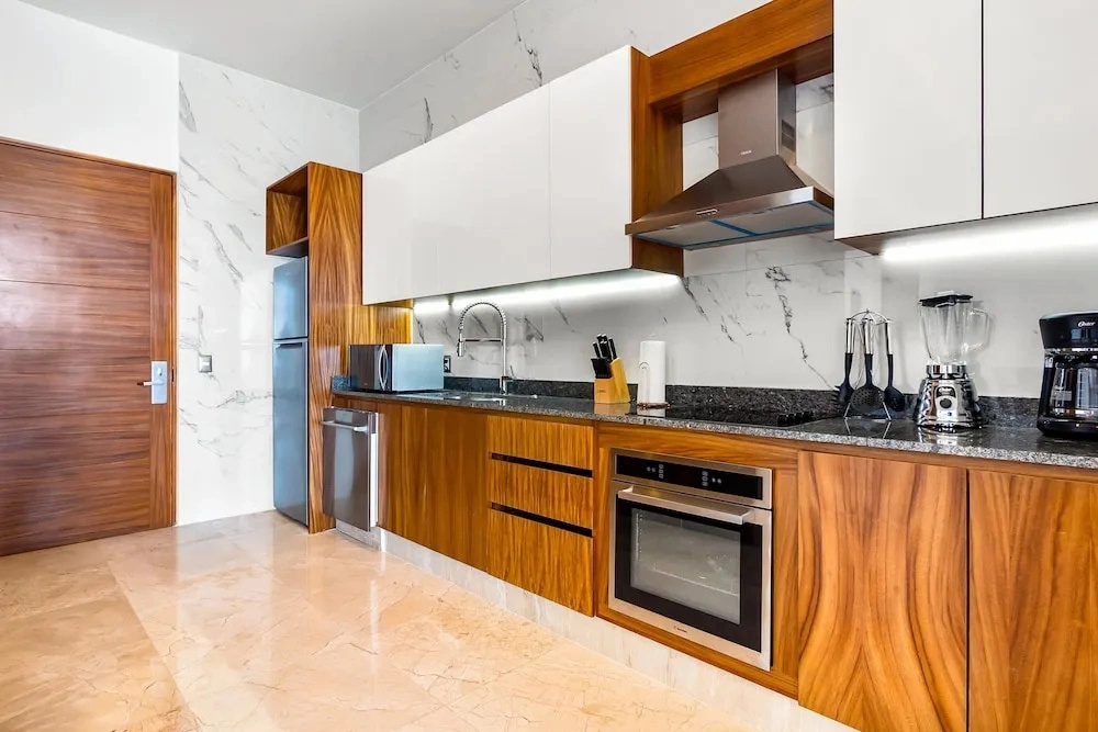 4th-floor Oceanfront Condo With Balcony, Outdoor Pool, Ocean Views & AC