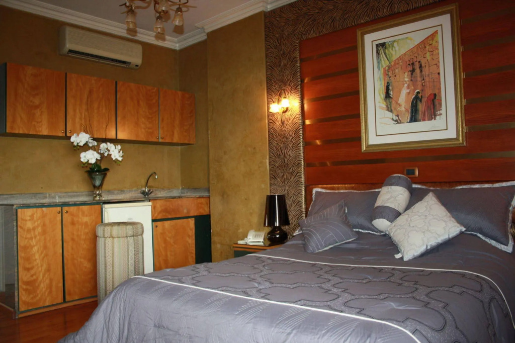 Camelot Hotel