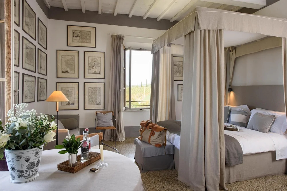 Large Beautiful Villa in Tuscan Hills of Chianti Stunning Gardens and Large Pool