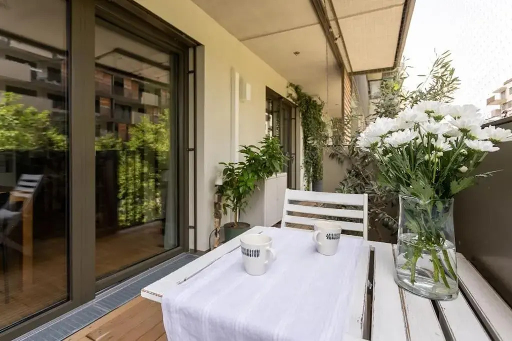 Dream Apartment - central and quiet with AC and free parking garage