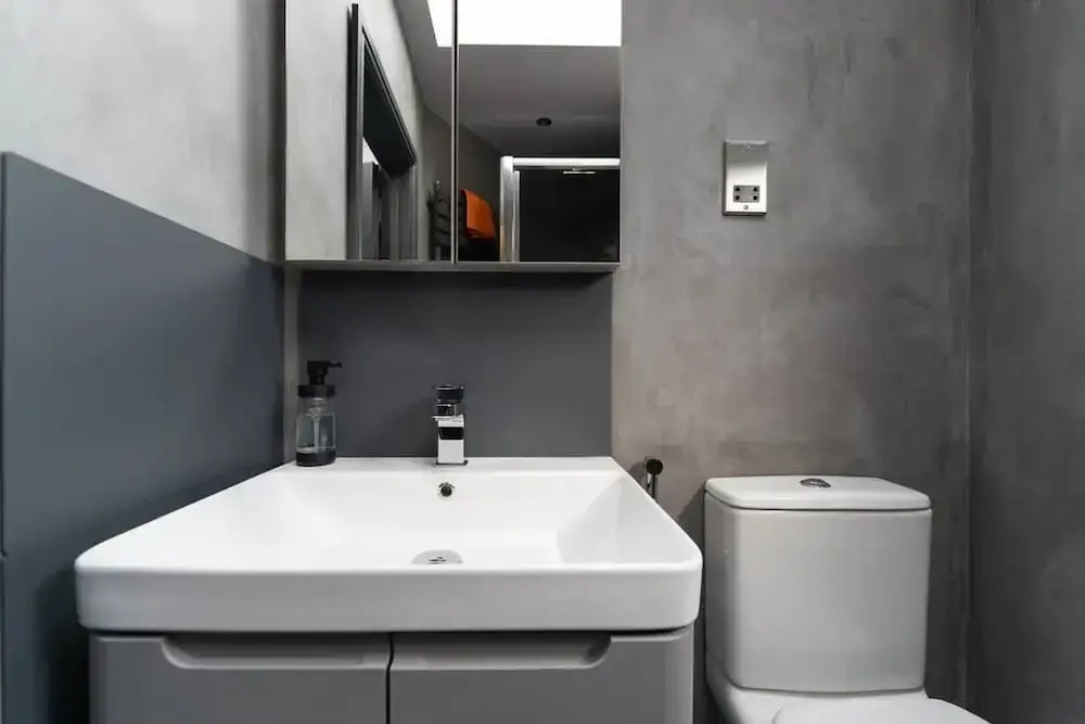 Host Stay Queens Maisonette