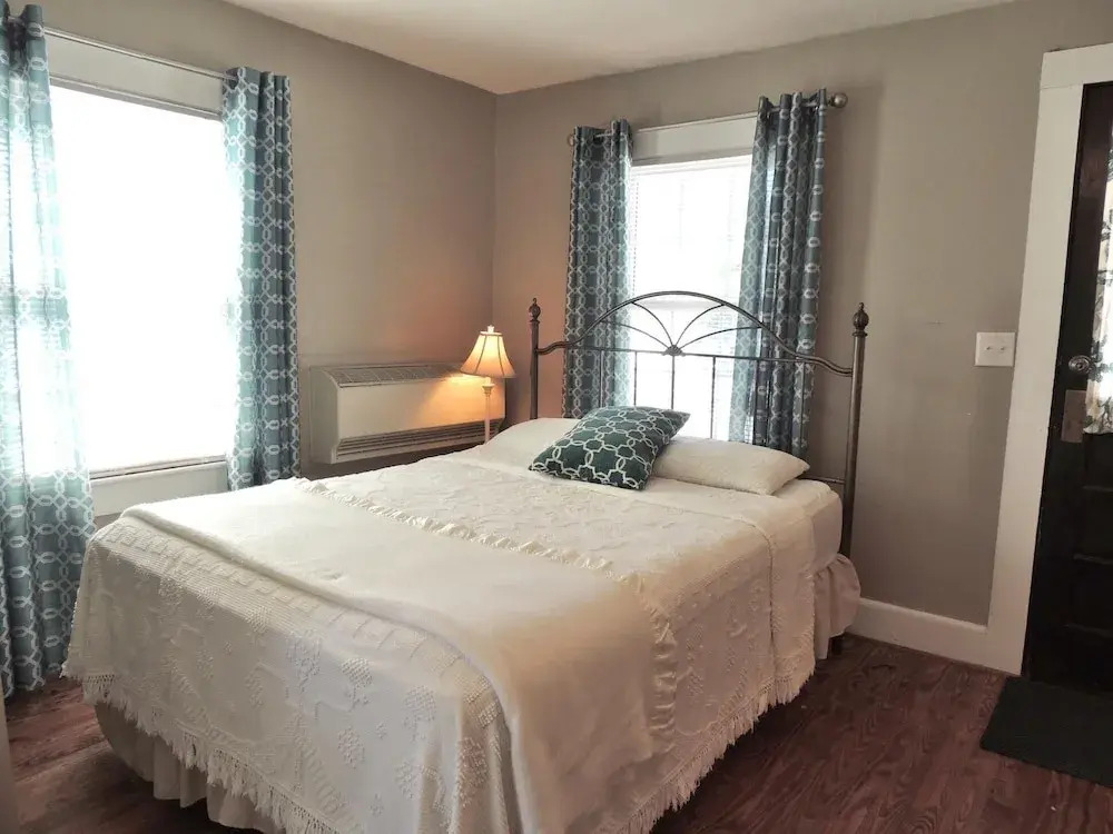 The Magnolia - 1 Br Cottage